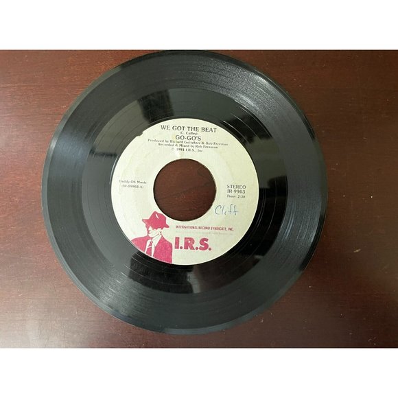 Lot 7 45 RPM Records 70s & 80s Go Go's Steve Dahl Toni Basil Elton John - Picture 6 of 8